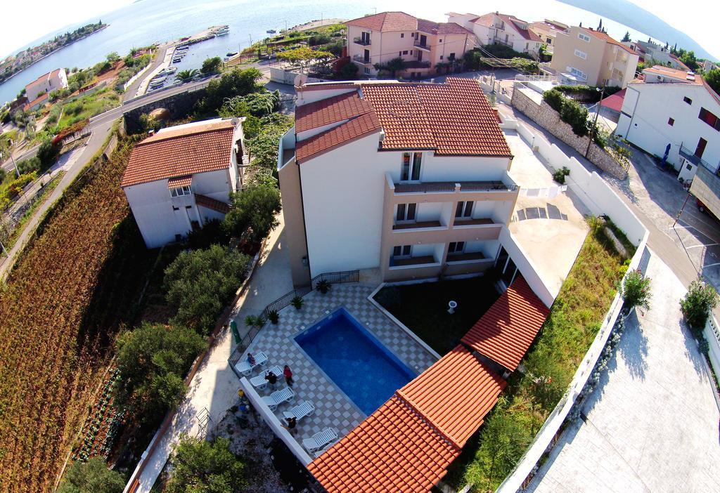 Apartments&Rooms Jelavic Seget Vranjica Bagian luar foto